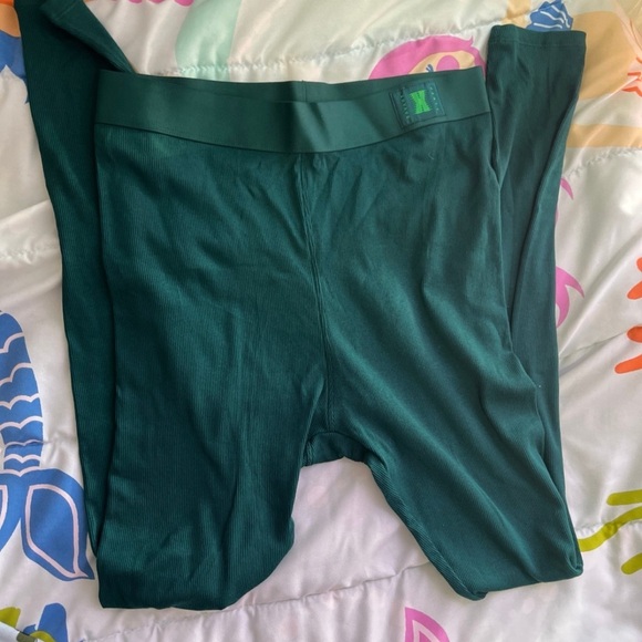 Fenty  green leggings NWT . Size M - Picture 3 of 8